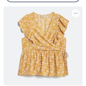 NWOT Yellow and white flutter sleeve wrap top